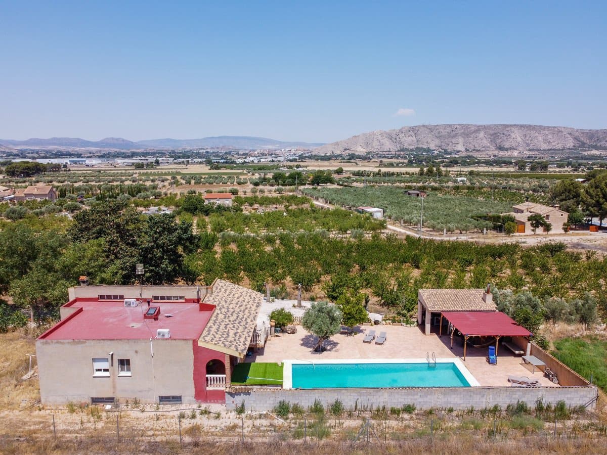 4 chambre Finca/Maison de Campagne à vendre à Villena avec piscine - 399 000 € (Ref: 9956700)