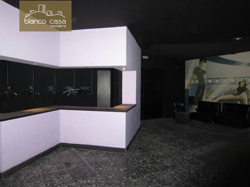 Erhverv til leje i Carballo - € 1.300 (Ref: 2400502)