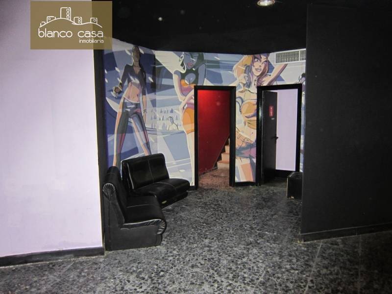 Erhverv til leje i Carballo - € 1.300 (Ref: 2400502)