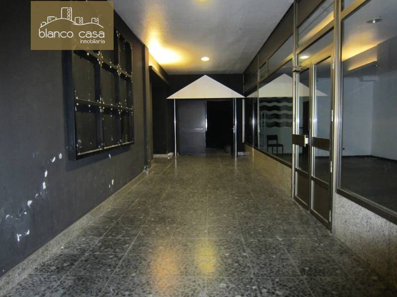 Erhverv til leje i Carballo - € 1.300 (Ref: 2400502)