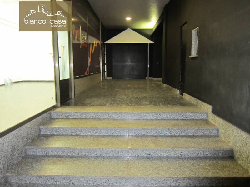 Erhverv til leje i Carballo - € 1.300 (Ref: 2400502)