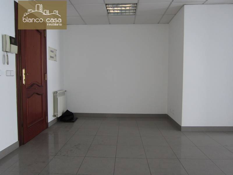 Kontor att hyra i Carballo - 400 € (Ref: 2557861)