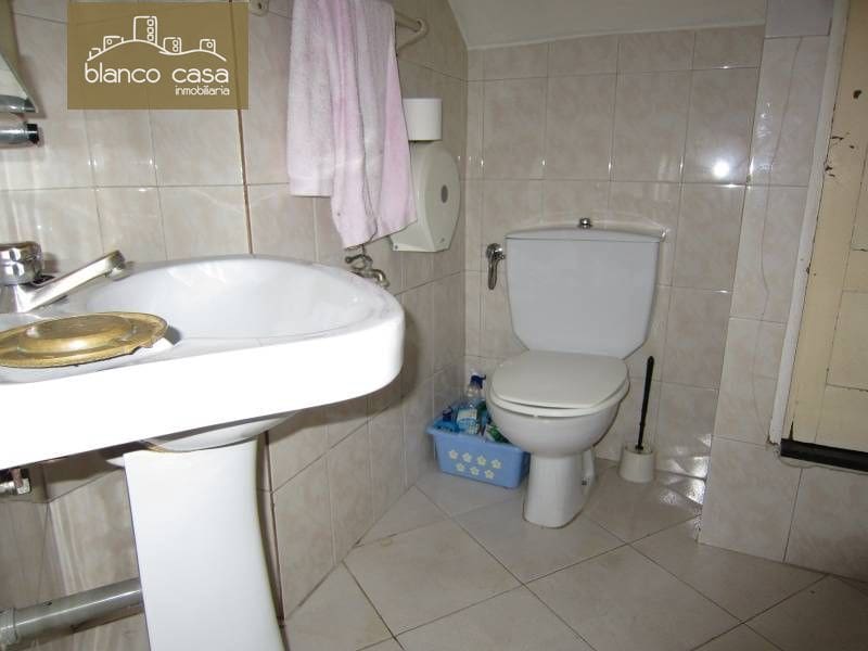 Erhverv til leje i Carballo - € 900 (Ref: 3425135)