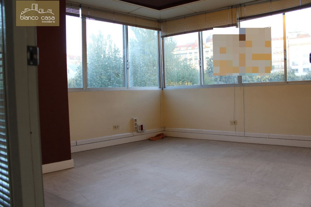 Commercial for rent in Carballo - € 450 (Ref: 3795074)