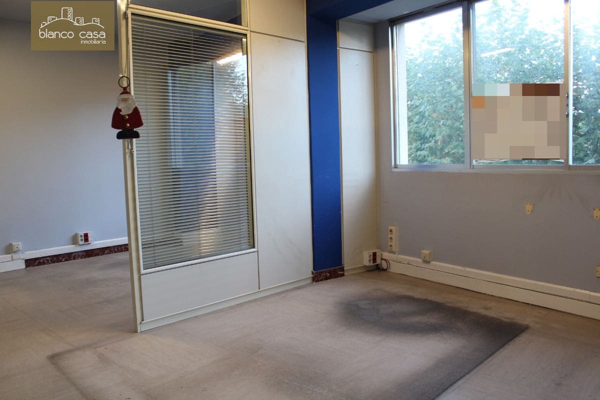 Commercial for rent in Carballo - € 450 (Ref: 3795074)