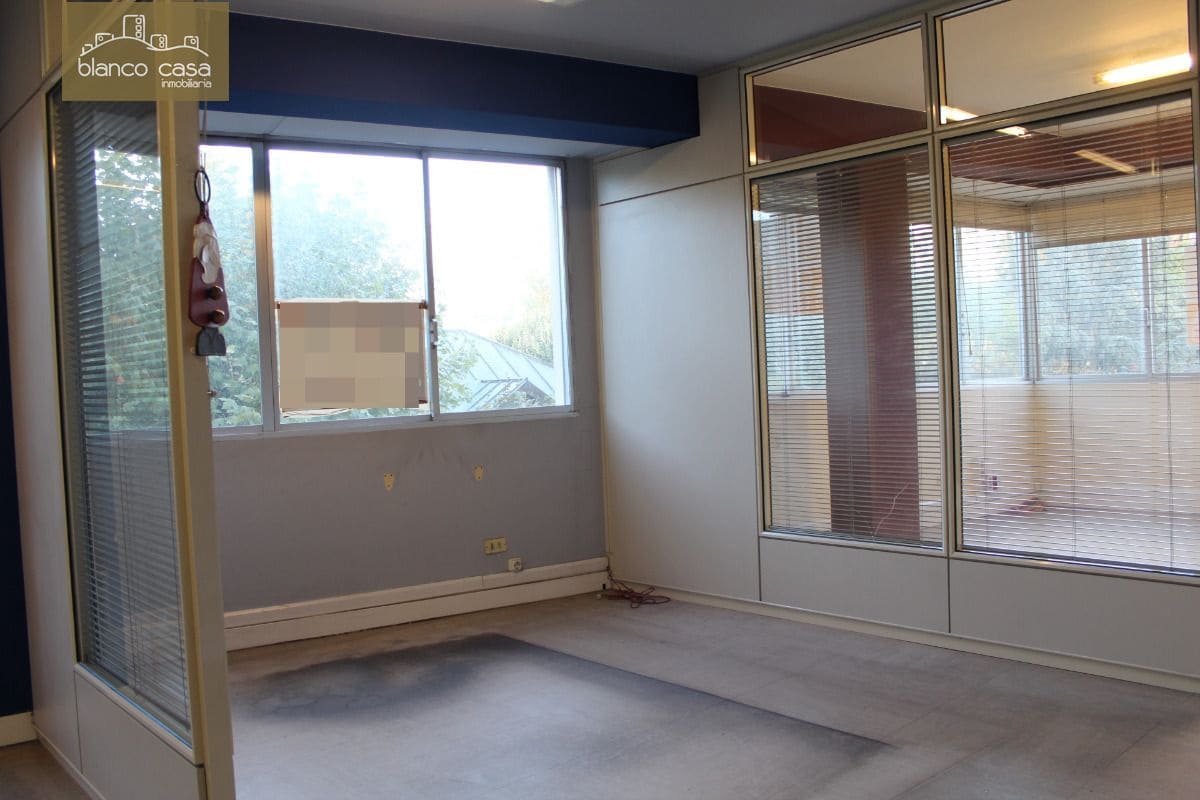 Commercial for rent in Carballo - € 450 (Ref: 3795074)