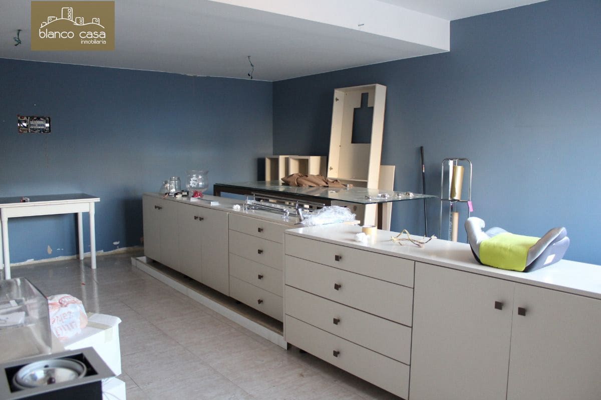 Erhverv til leje i Carballo - € 350 (Ref: 3795075)