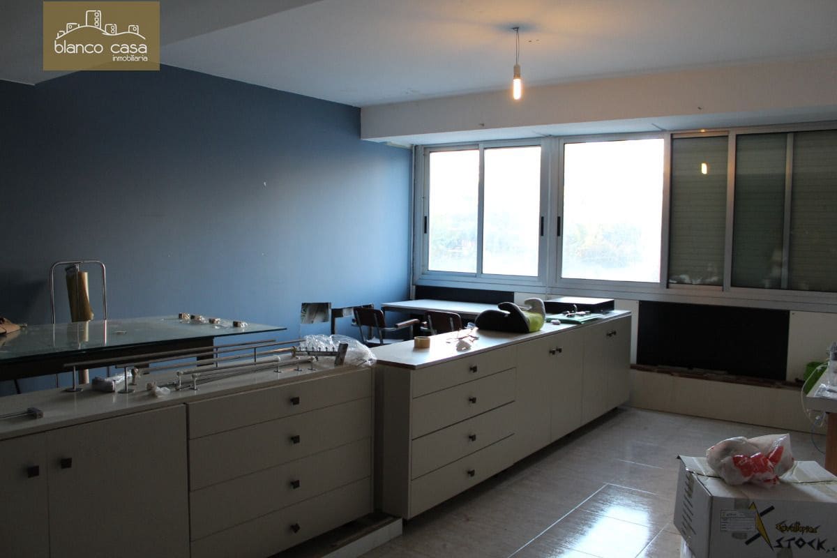 Erhverv til leje i Carballo - € 350 (Ref: 3795075)