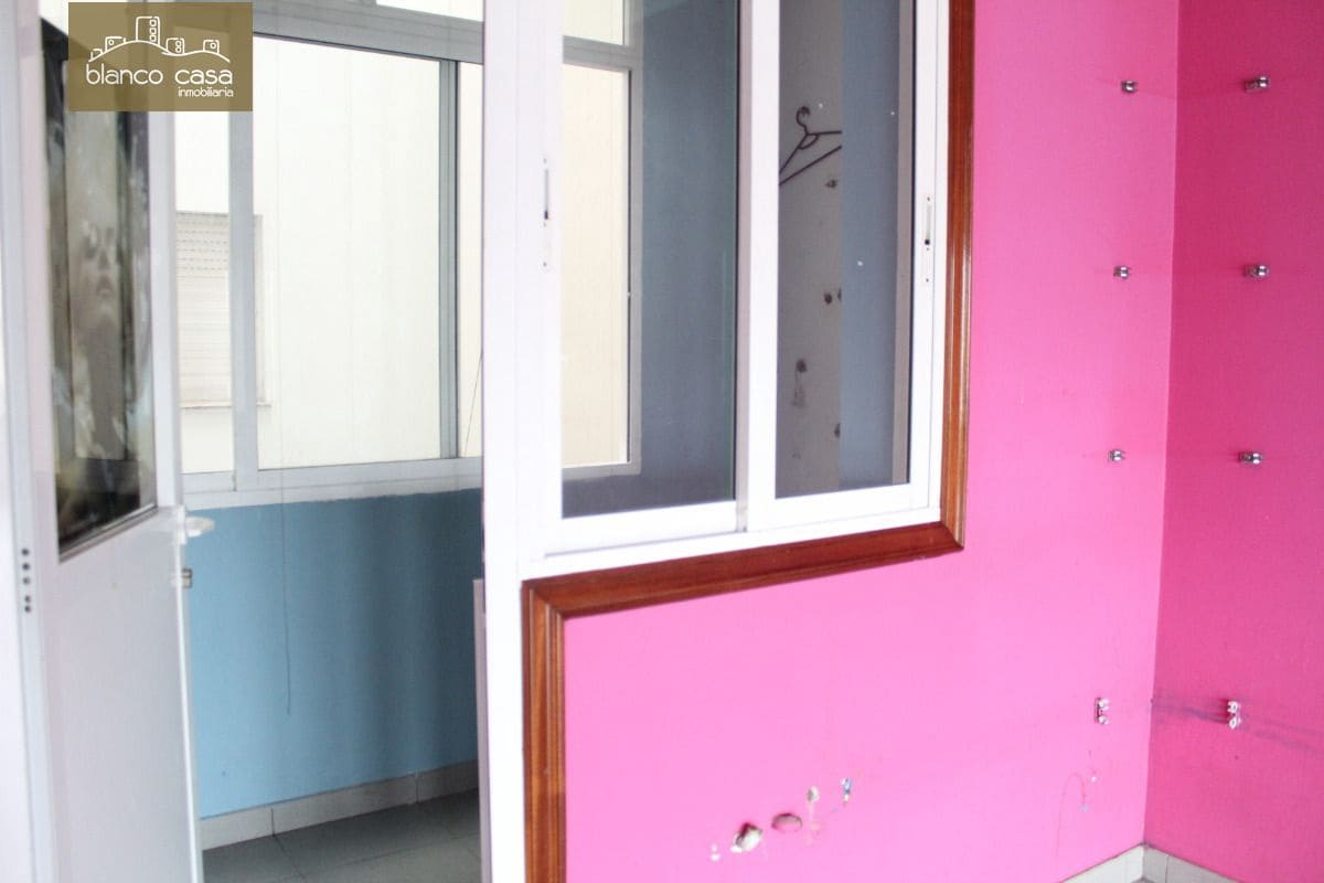 Office for rent in Carballo - € 350 (Ref: 3795092)