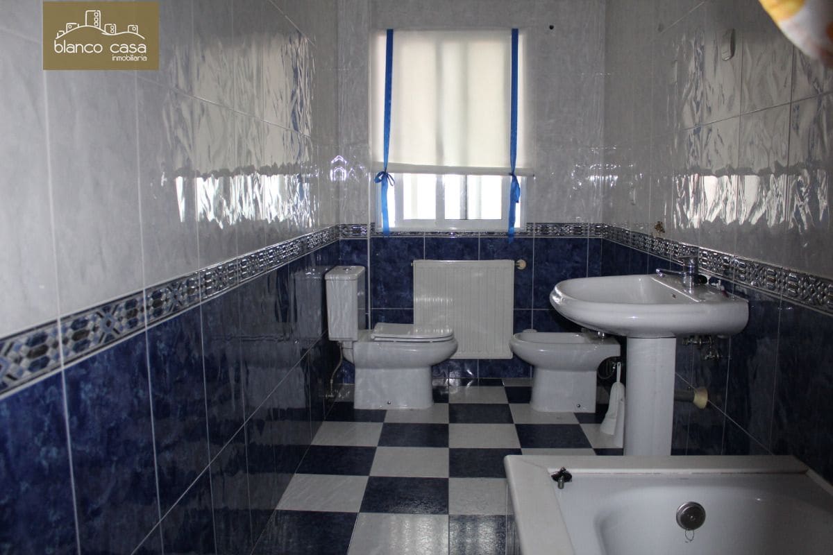 Office for rent in Carballo - € 350 (Ref: 3795092)