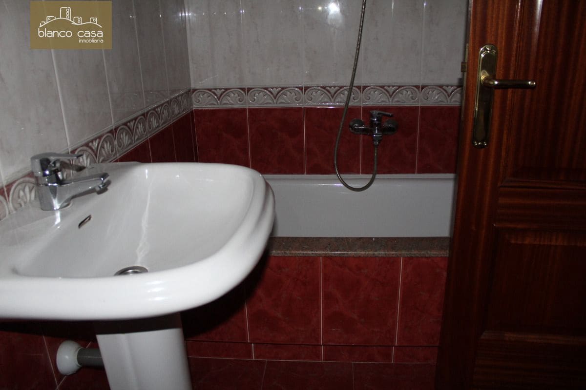 Office for rent in Carballo - € 350 (Ref: 3795092)