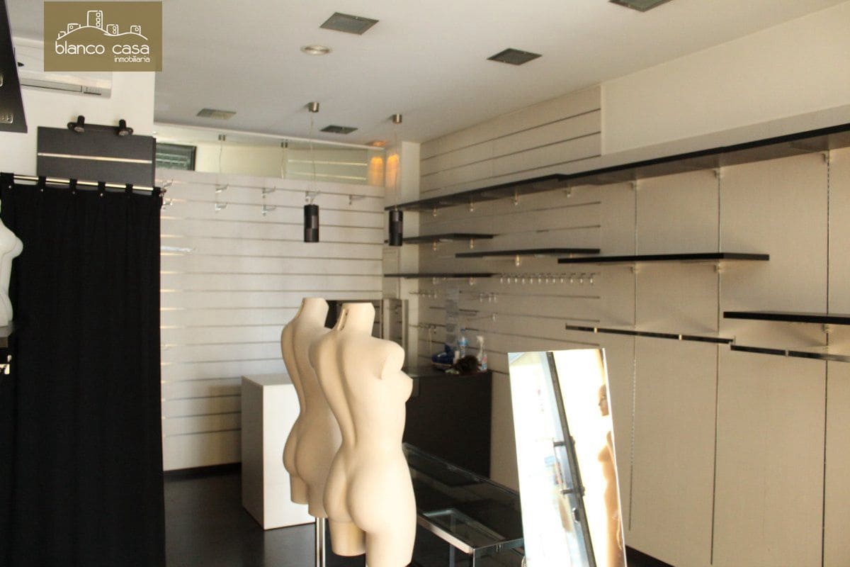 Commercial for rent in Carballo - € 800 (Ref: 4002765)