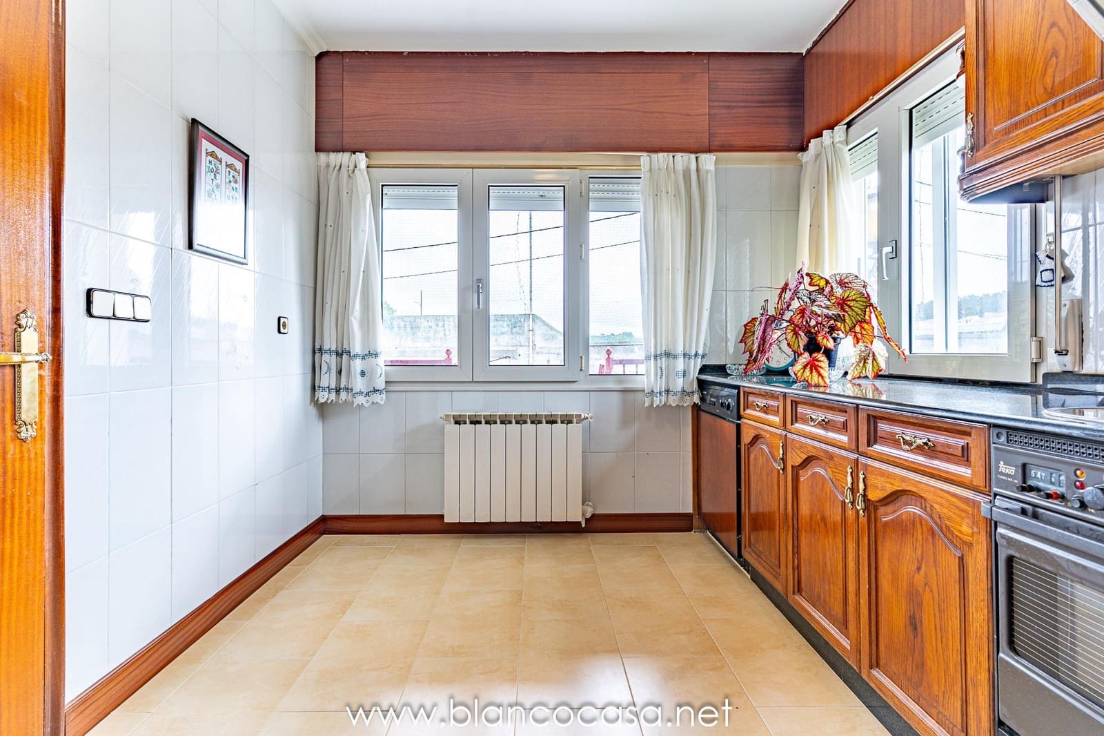 5 soverom Villa til salgs i Cabana med garasje - € 309 990 (Ref: 9383360)