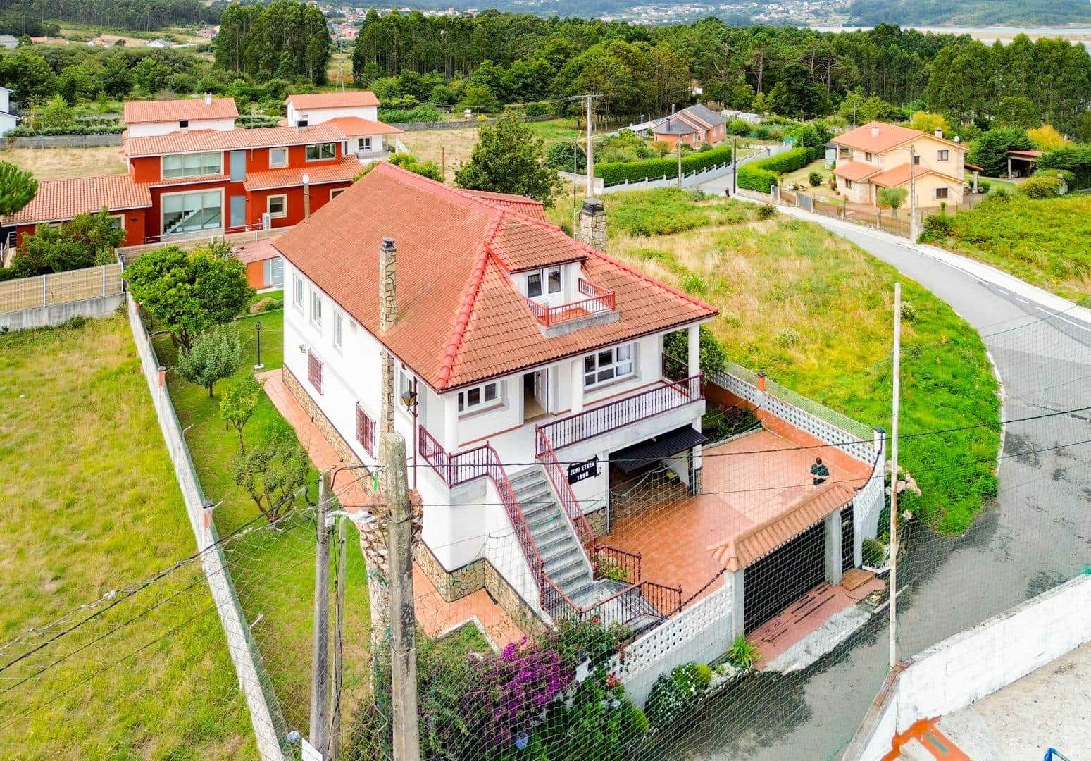 5 soverom Villa til salgs i Cabana med garasje - € 309 990 (Ref: 9383360)