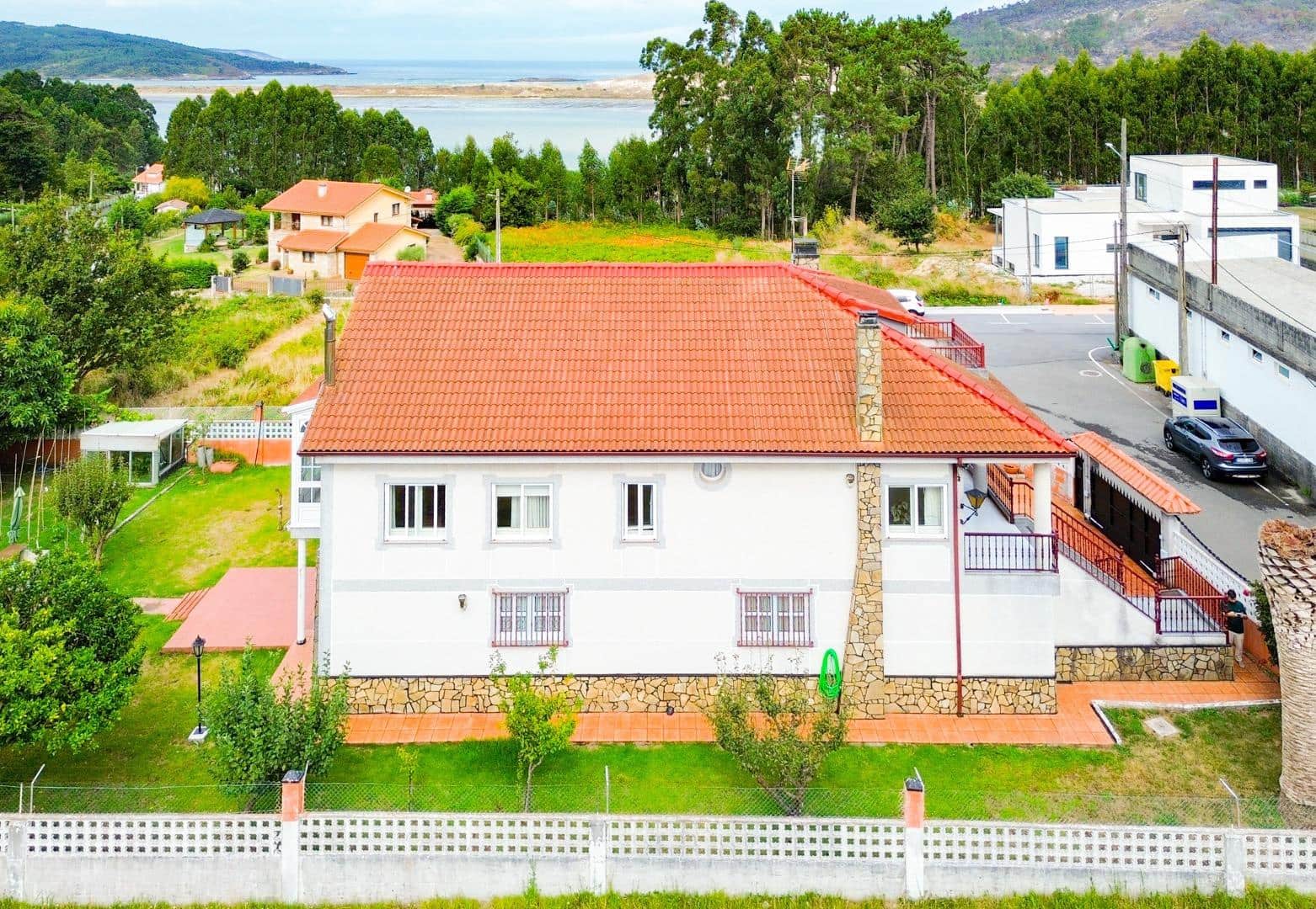 5 soverom Villa til salgs i Cabana med garasje - € 309 990 (Ref: 9383360)