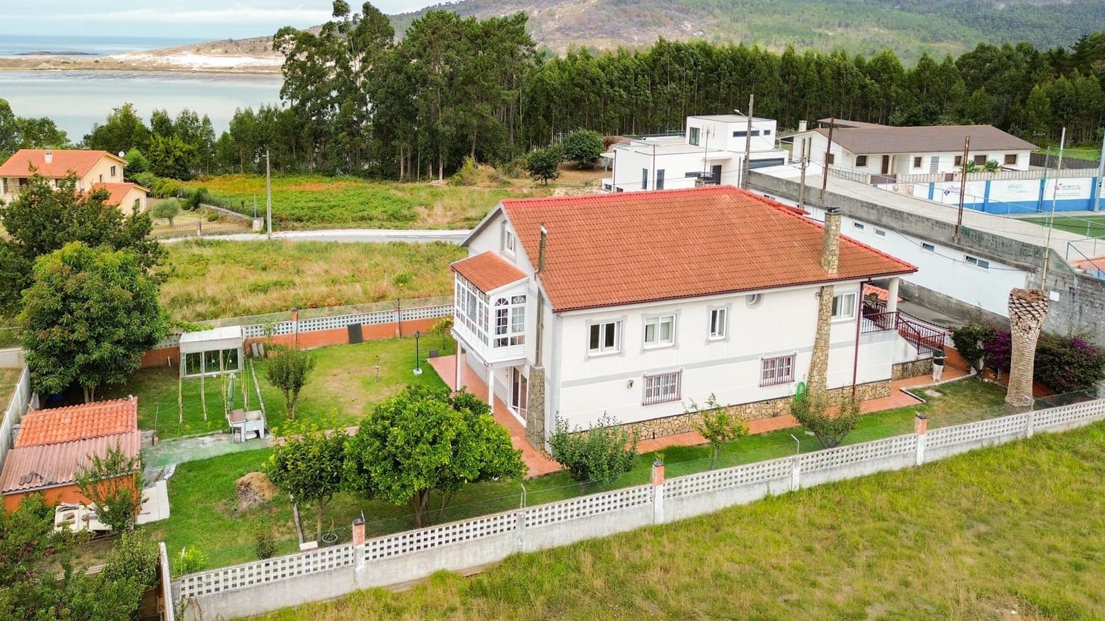 5 soverom Villa til salgs i Cabana med garasje - € 309 990 (Ref: 9383360)