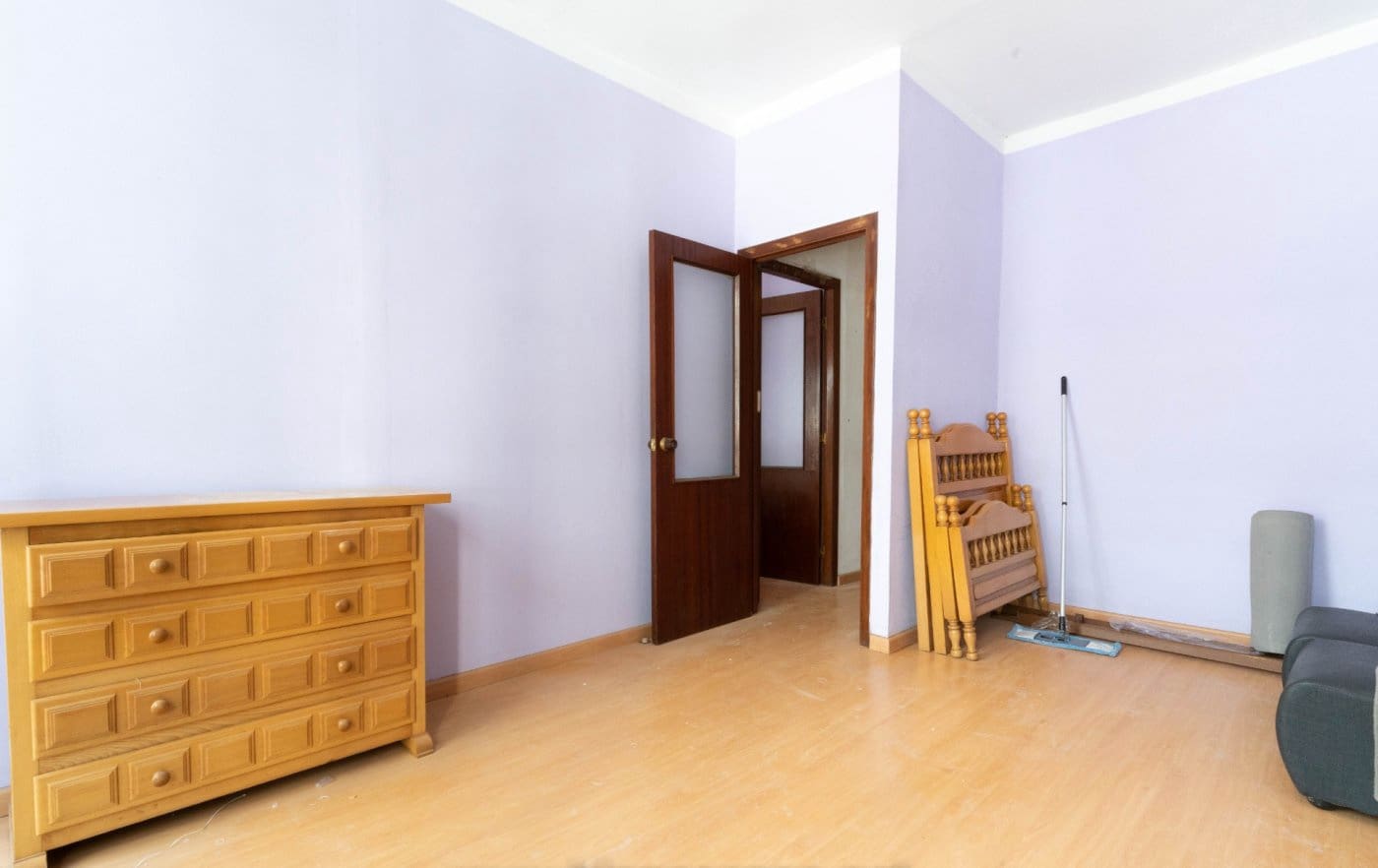 9 soverom Hus til salgs i La Coruna by - € 400 000 (Ref: 9383365)