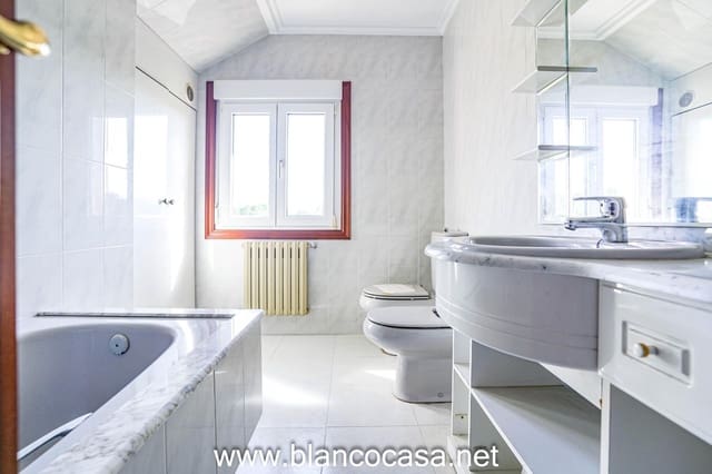 7 bedroom Finca/Country House for sale in Carballo with garage - € 319,000 (Ref: 9383368)