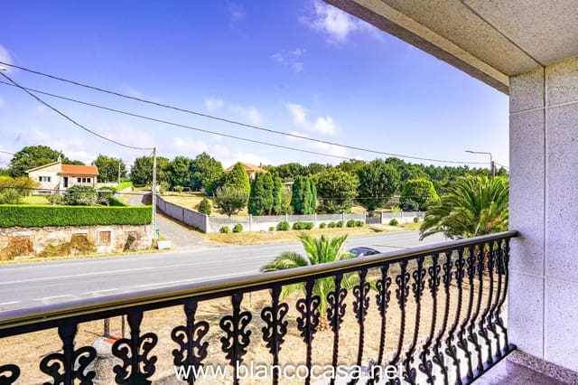 7 bedroom Finca/Country House for sale in Carballo with garage - € 319,000 (Ref: 9383368)