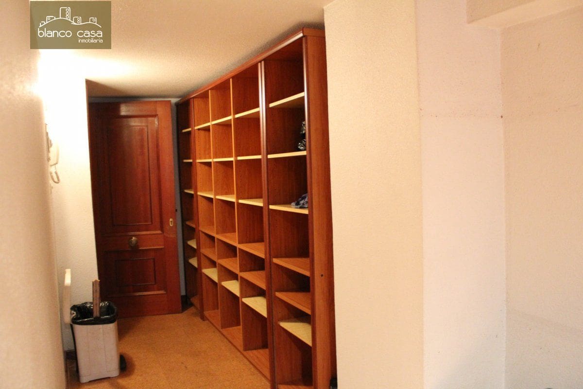 Kontor til salgs i Carballo - € 24 000 (Ref: 9383370)