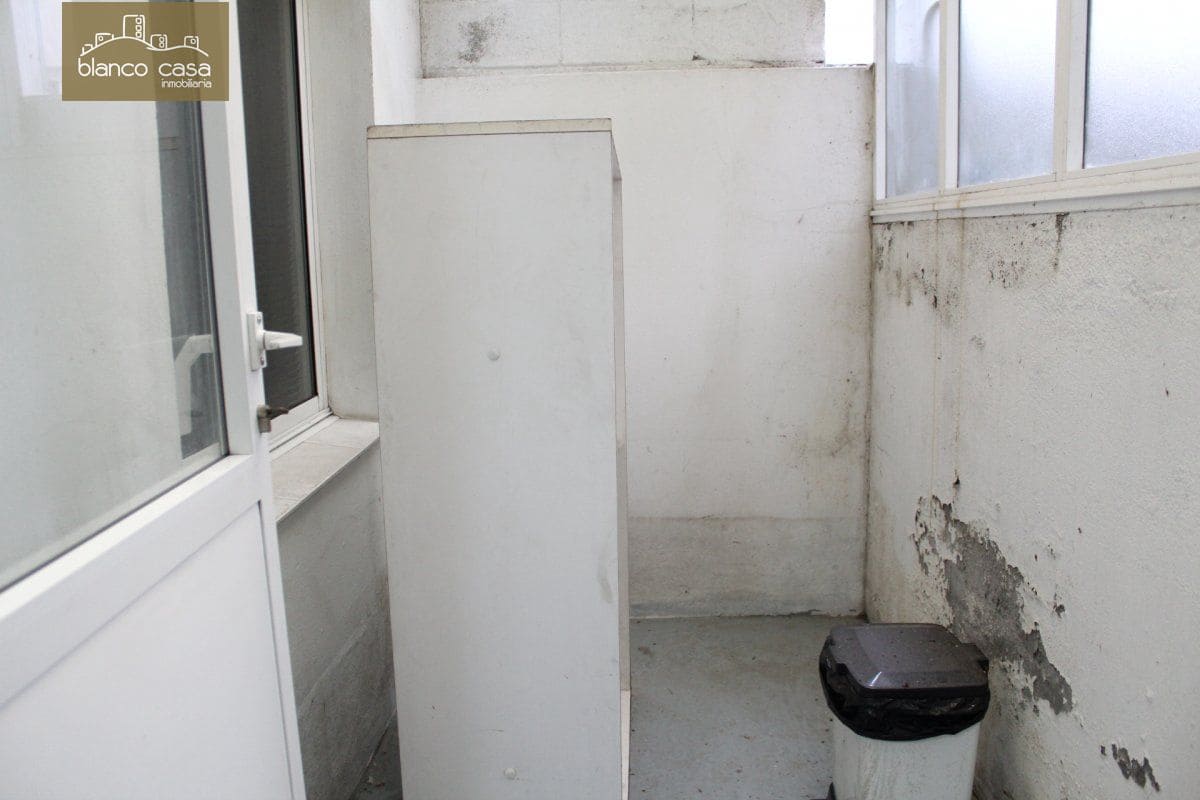 Kontor til salgs i Carballo - € 24 000 (Ref: 9383370)