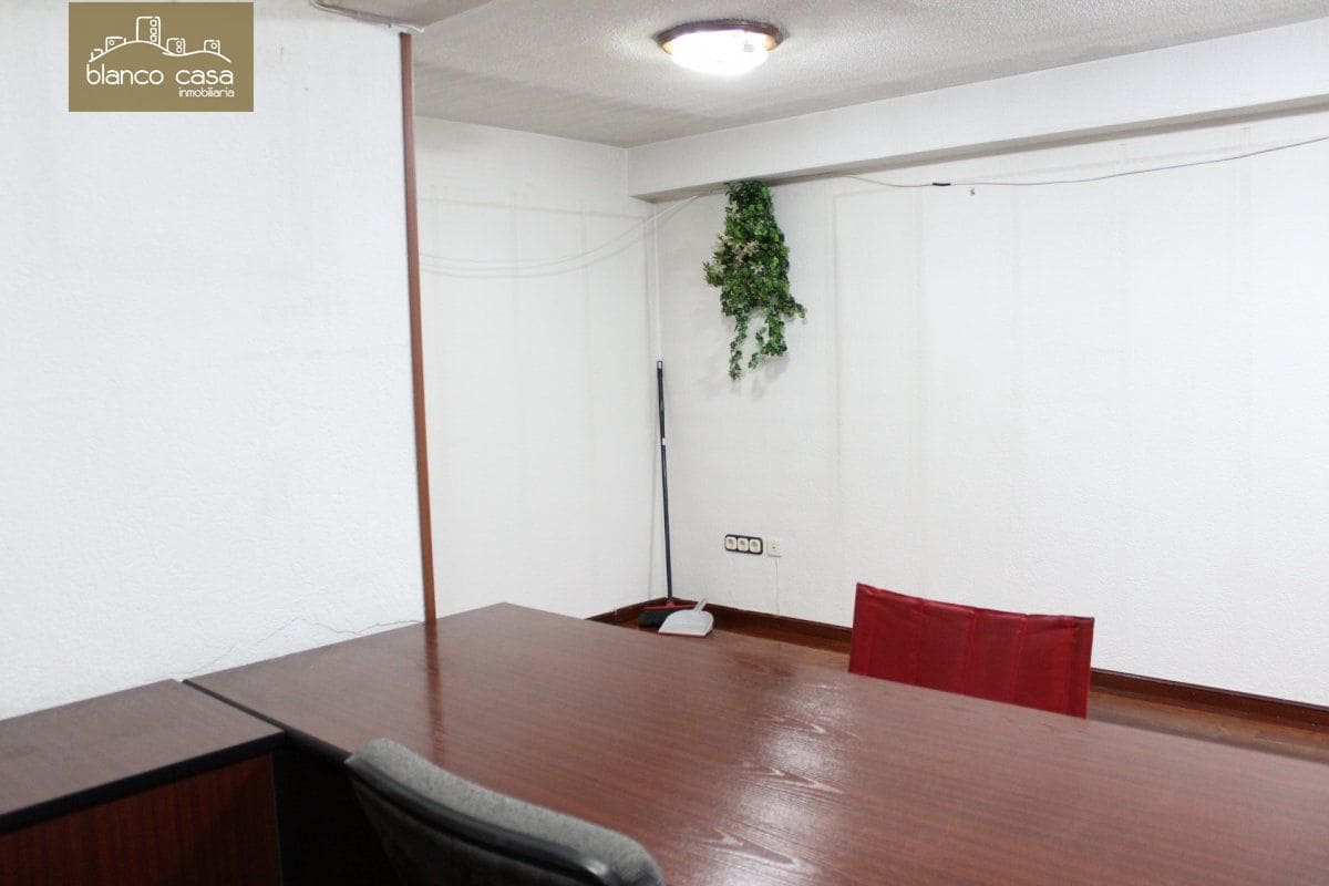 Kontor til salgs i Carballo - € 24 000 (Ref: 9383370)