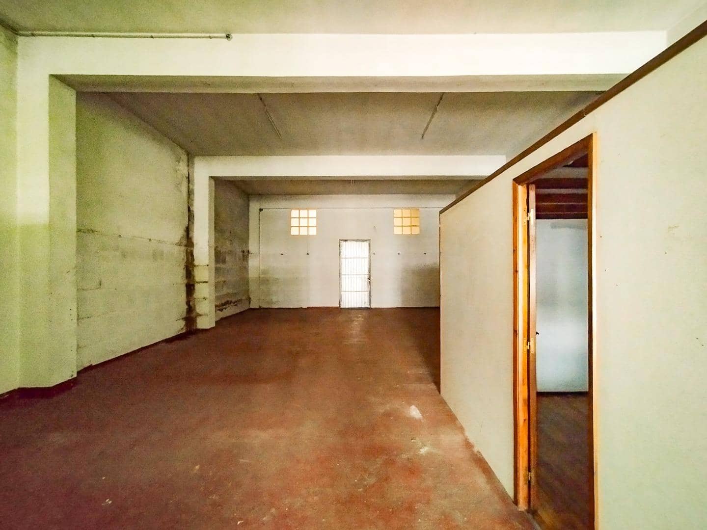 Business for rent in Carballo - € 650 (Ref: 9383373)