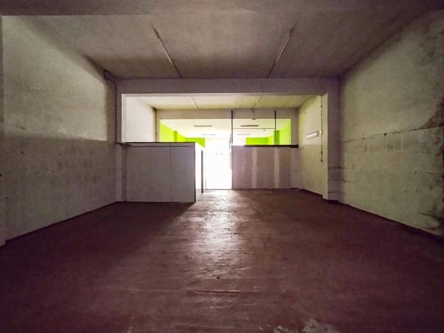 Virksomhed til leje i Carballo - € 650 (Ref: 9383373)