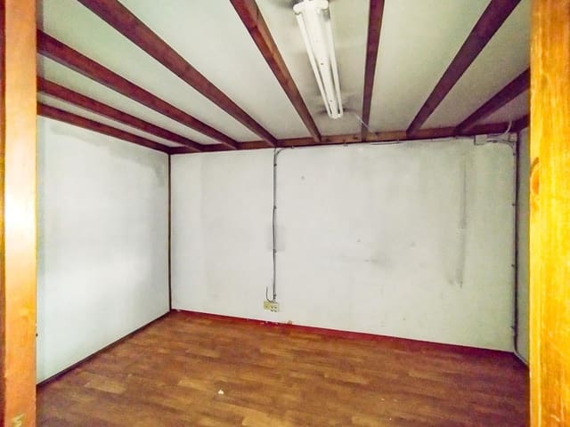 Virksomhed til leje i Carballo - € 650 (Ref: 9383373)