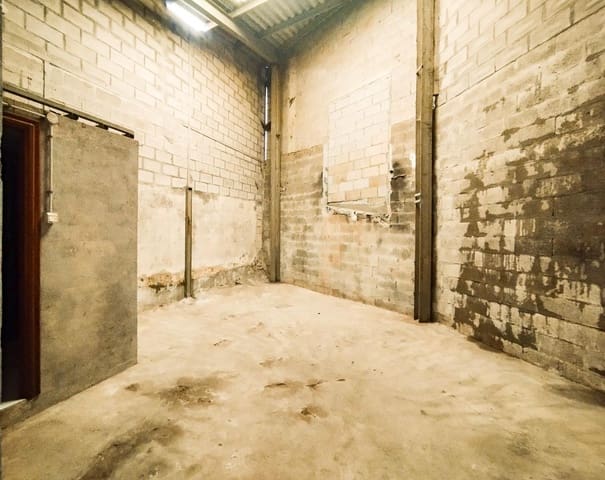 Virksomhed til leje i Carballo - € 650 (Ref: 9383373)