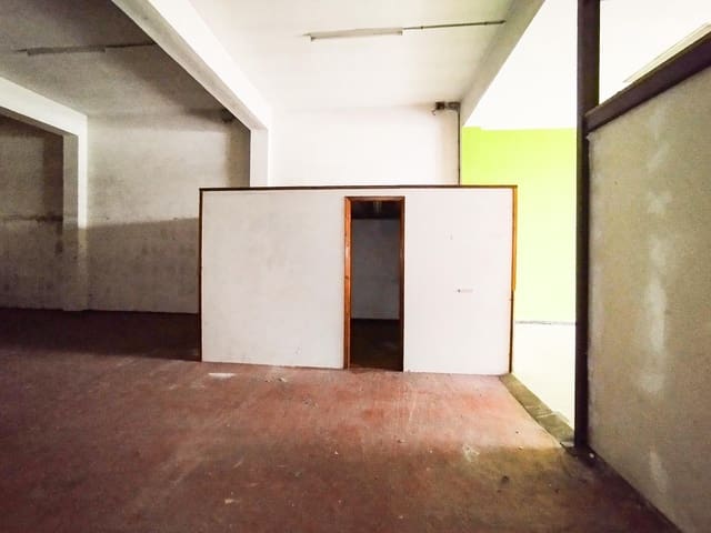 Virksomhed til leje i Carballo - € 650 (Ref: 9383373)