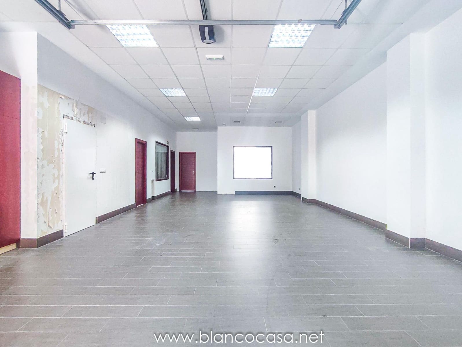 1 bedroom Commercial for rent in Carballo - € 400 (Ref: 9383376)