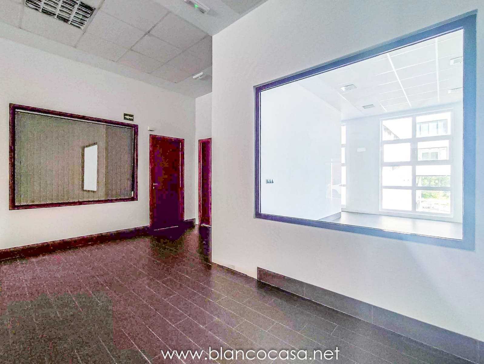 1 bedroom Commercial for rent in Carballo - € 400 (Ref: 9383376)