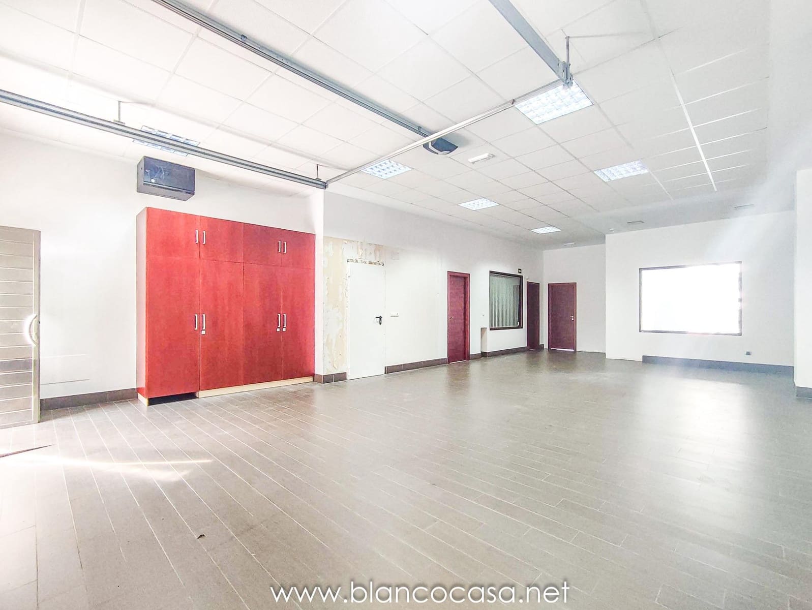 1 bedroom Commercial for rent in Carballo - € 400 (Ref: 9383376)