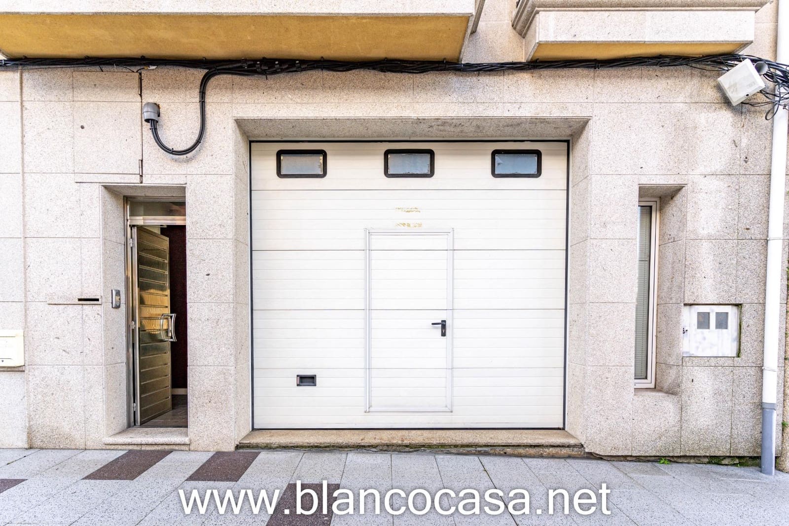 1 bedroom Commercial for rent in Carballo - € 400 (Ref: 9383376)