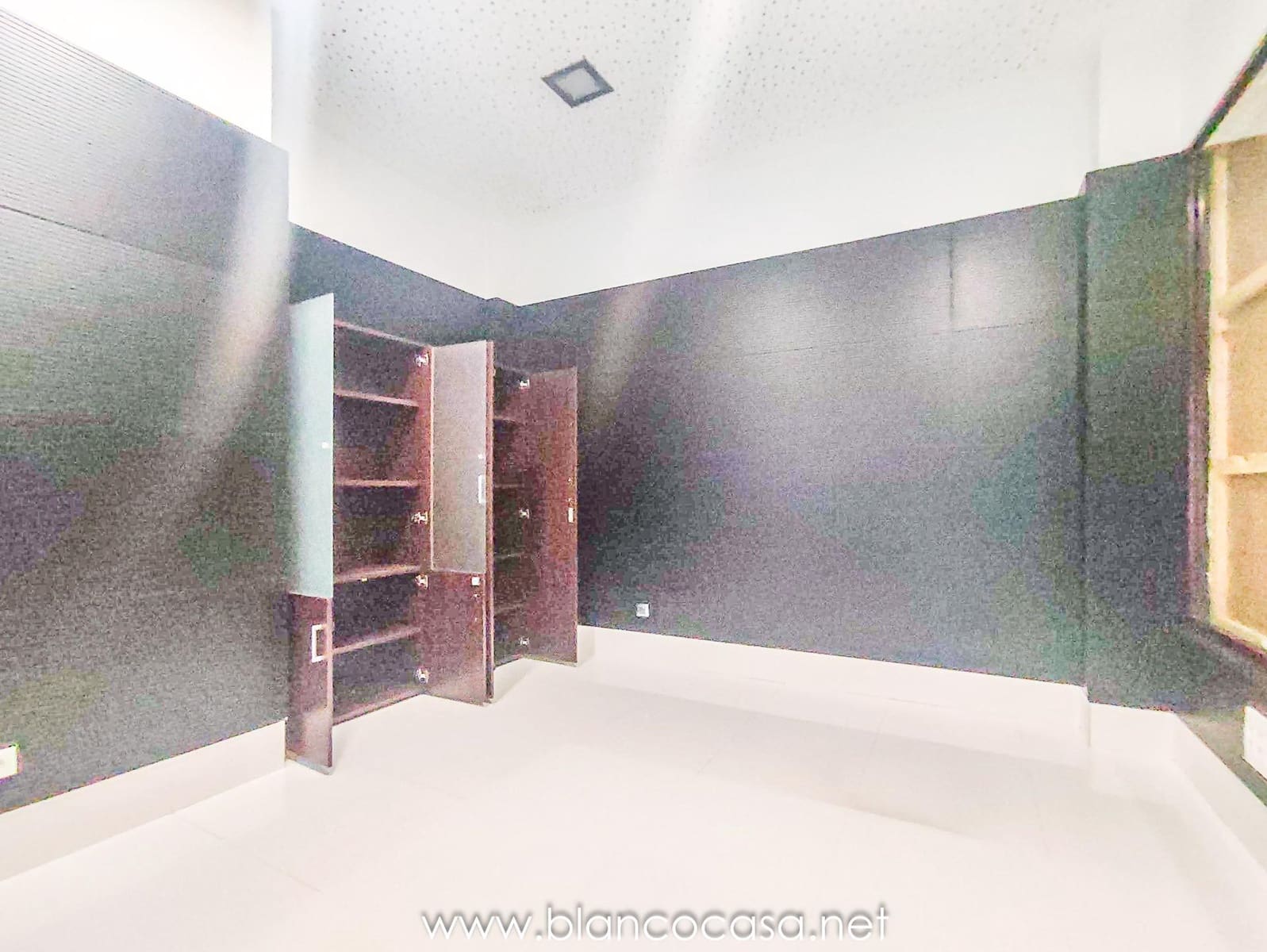 1 bedroom Commercial for rent in Carballo - € 400 (Ref: 9383376)