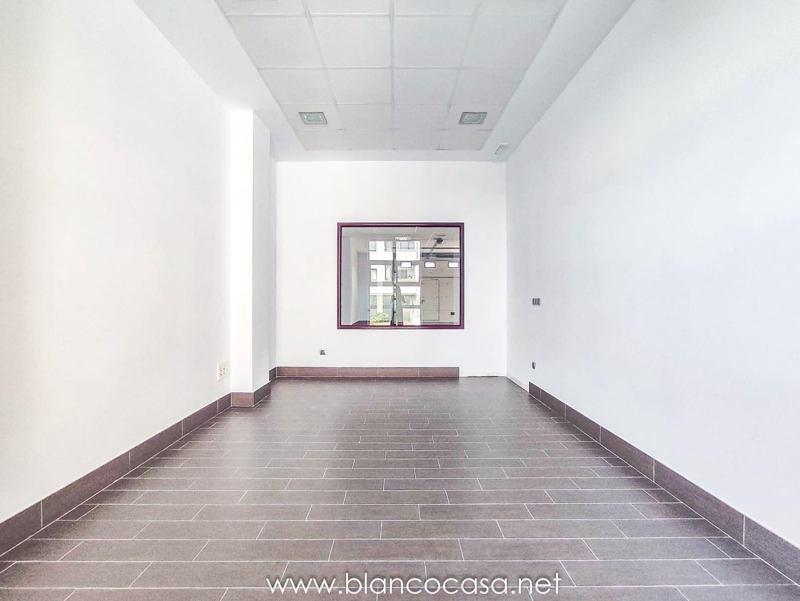 1 bedroom Commercial for rent in Carballo - € 400 (Ref: 9383376)