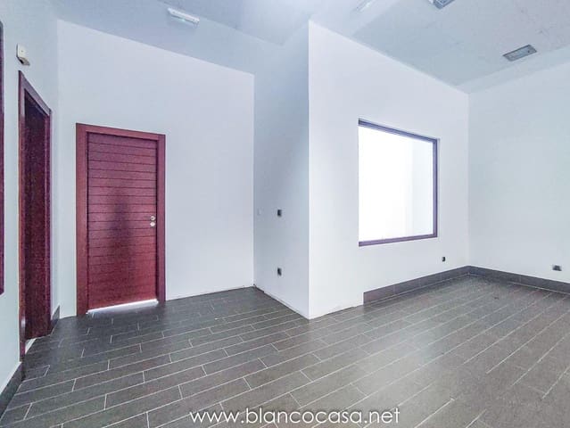 1 Zimmer Gewerbe zu vermieten in Carballo - 400 € (Ref: 9383376)