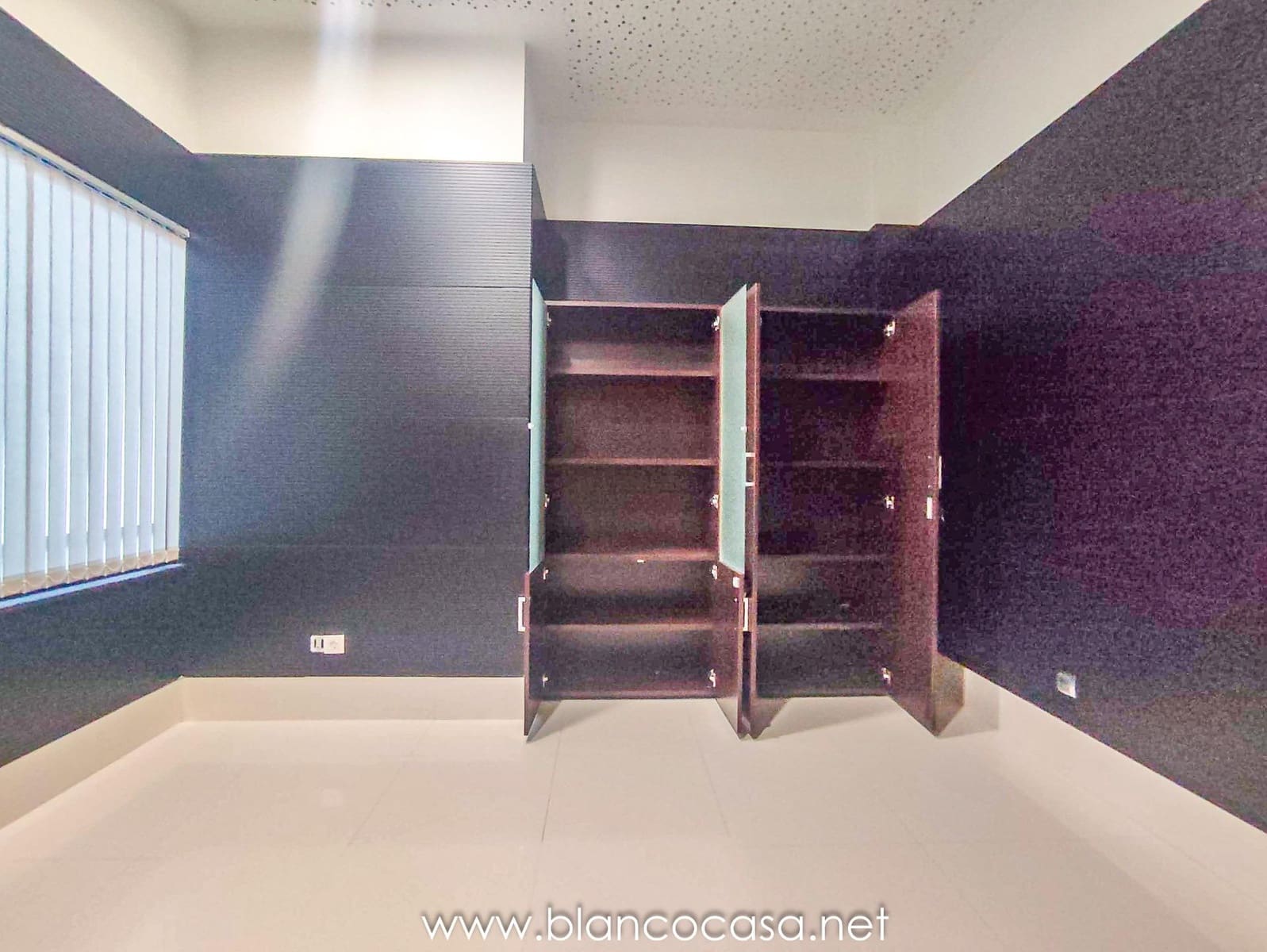 1 bedroom Commercial for rent in Carballo - € 400 (Ref: 9383376)