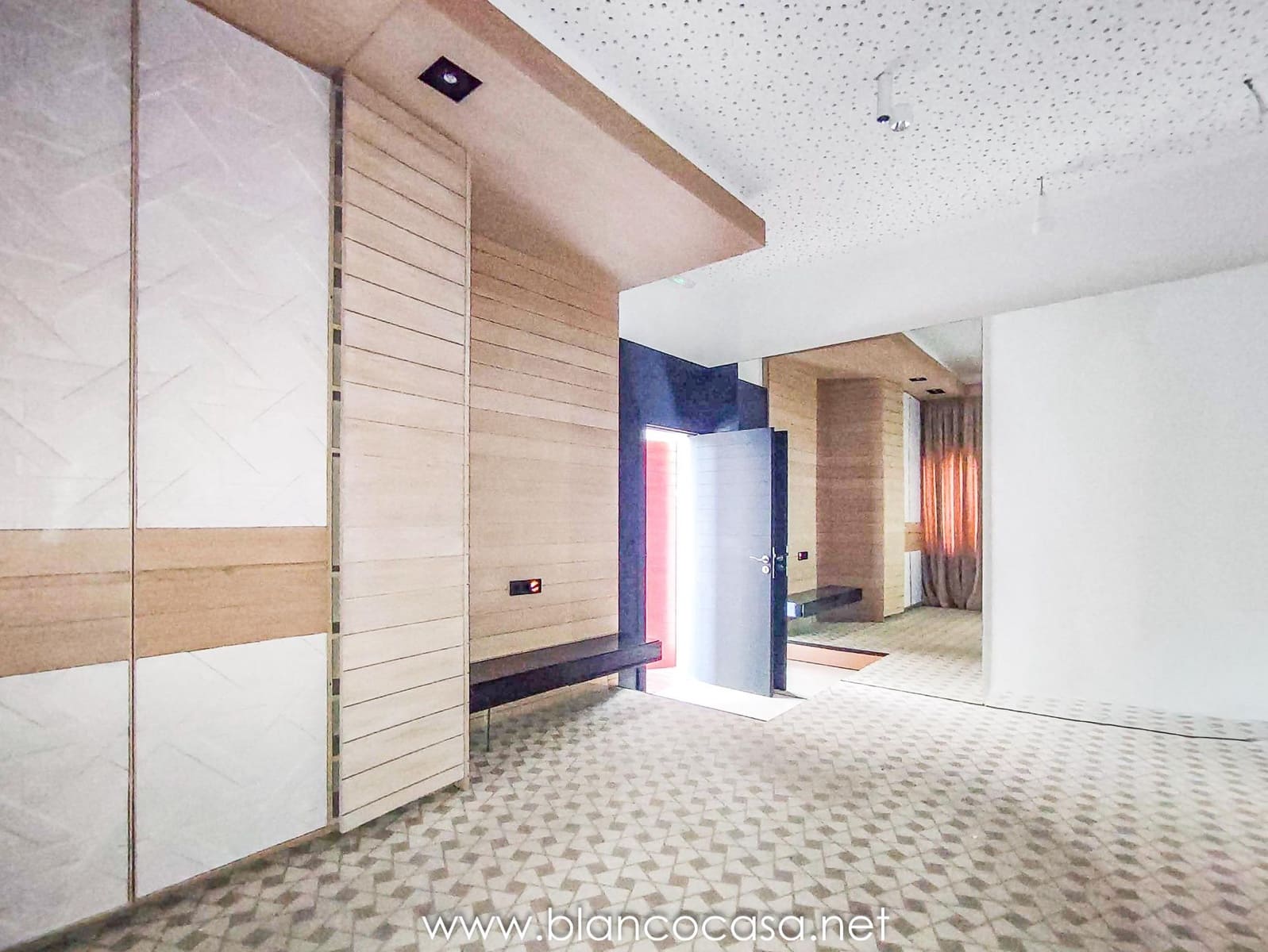 1 bedroom Commercial for rent in Carballo - € 400 (Ref: 9383376)