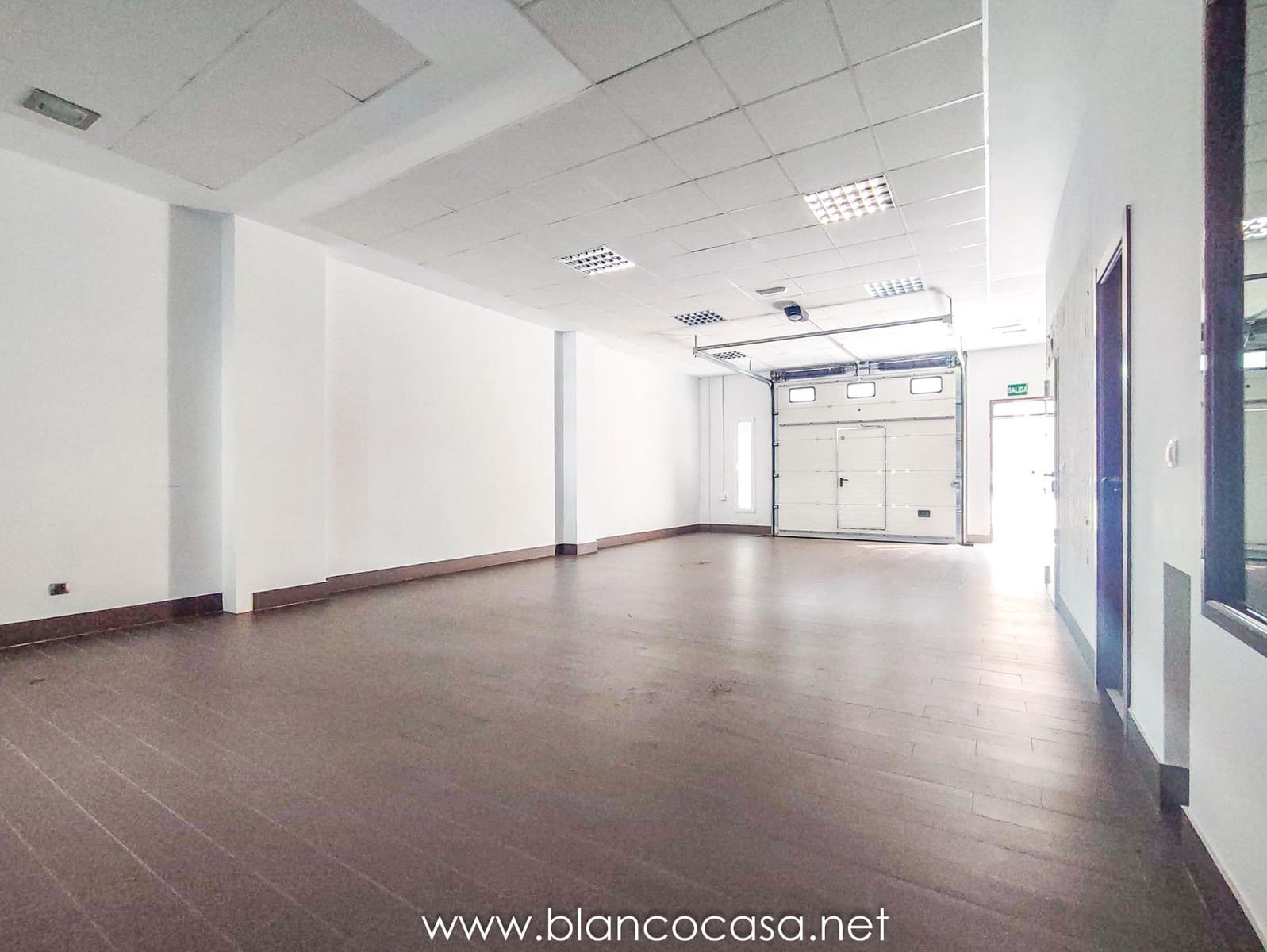 1 bedroom Commercial for rent in Carballo - € 400 (Ref: 9383376)