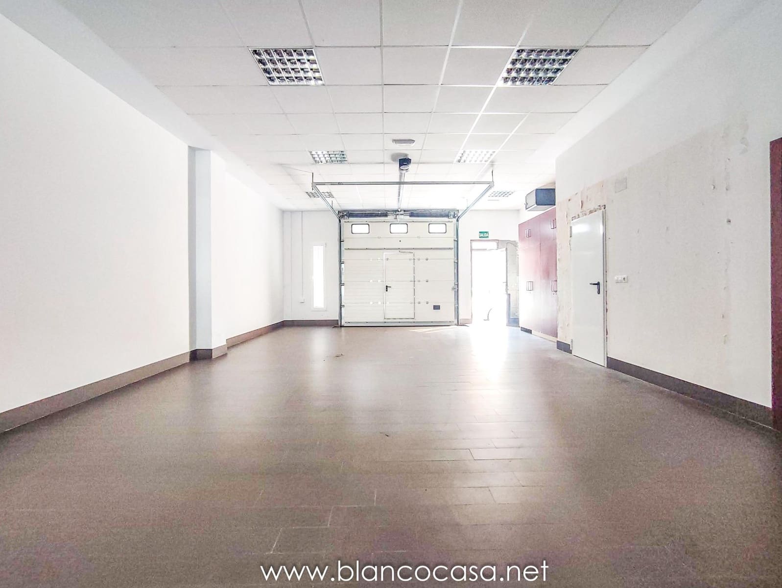 1 bedroom Commercial for rent in Carballo - € 400 (Ref: 9383376)
