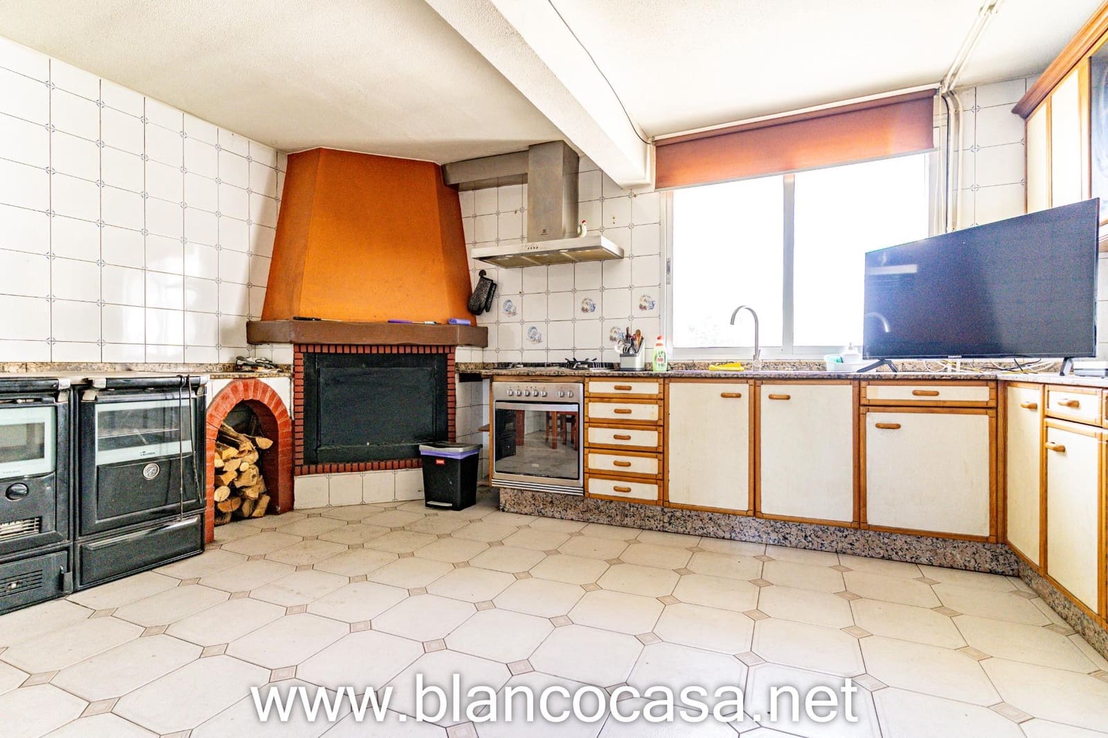 7 slaapkamer Finca/Landhuis te koop in Carballo met garage - € 299.900 (Ref: 9383378)