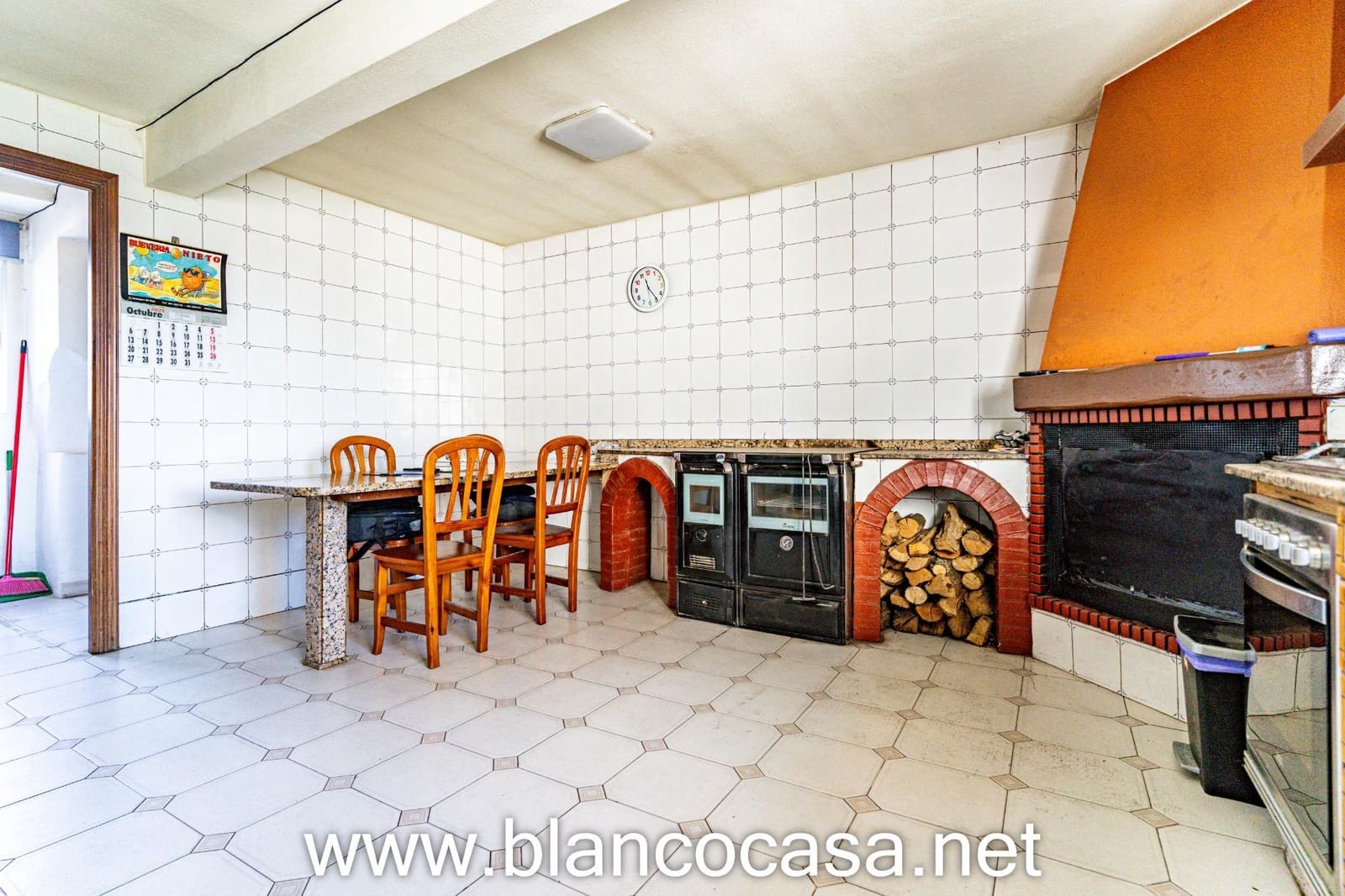 7 slaapkamer Finca/Landhuis te koop in Carballo met garage - € 299.900 (Ref: 9383378)