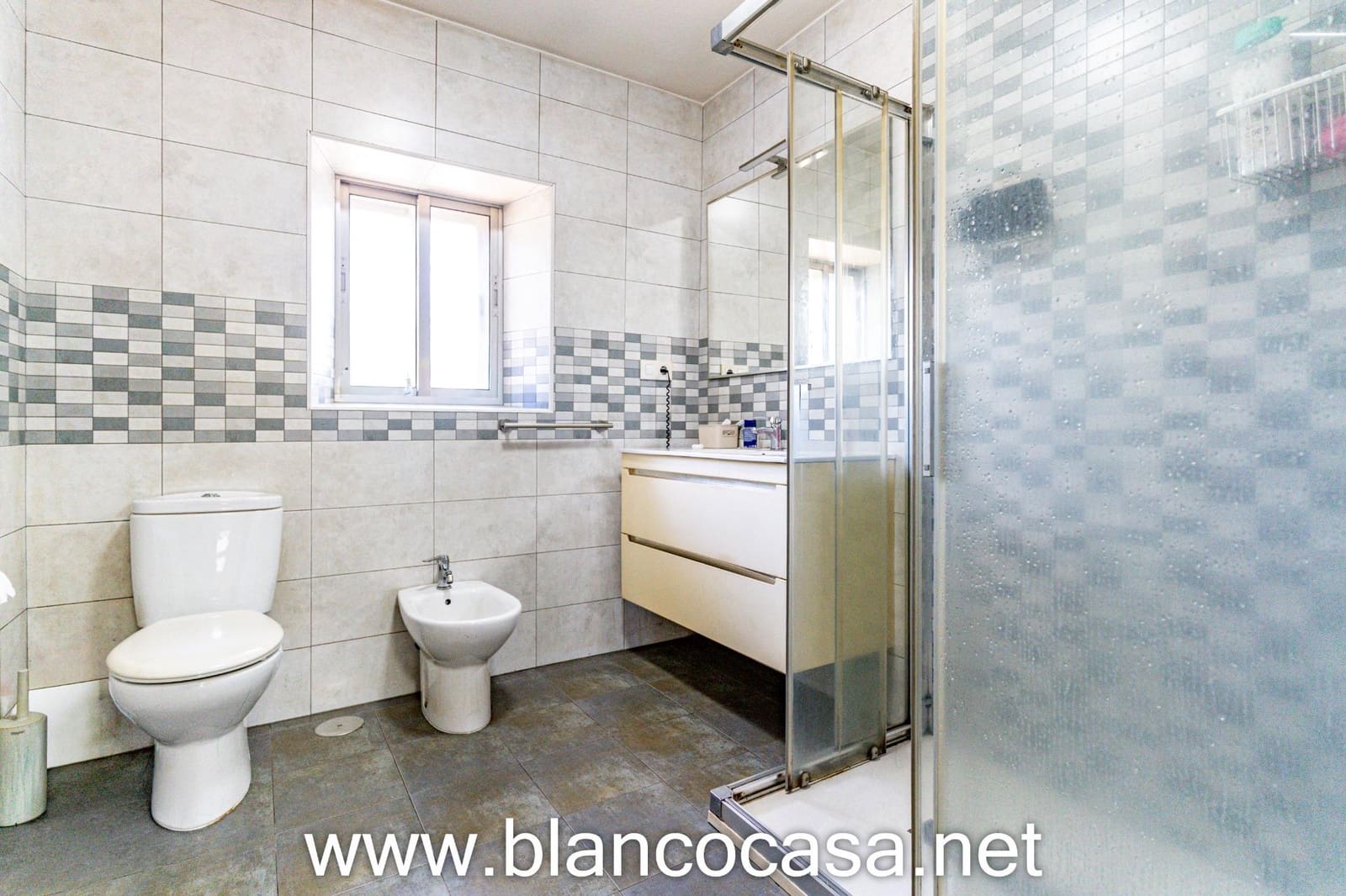 7 slaapkamer Finca/Landhuis te koop in Carballo met garage - € 299.900 (Ref: 9383378)