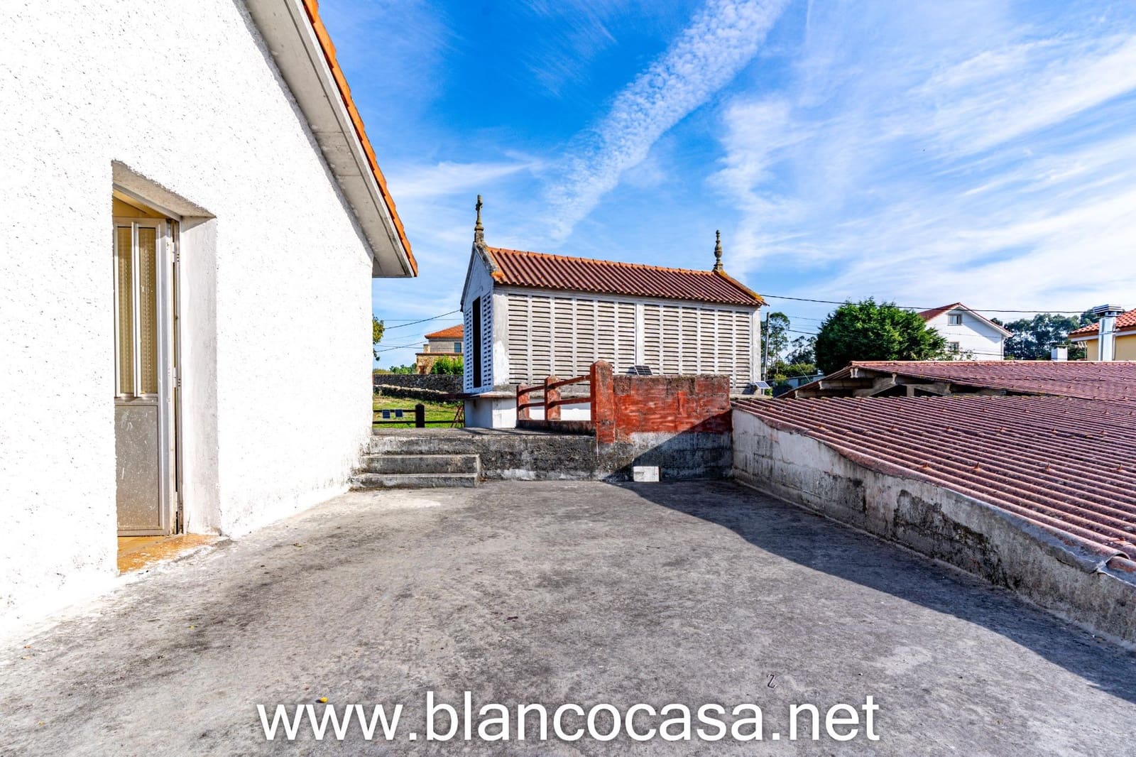 7 slaapkamer Finca/Landhuis te koop in Carballo met garage - € 299.900 (Ref: 9383378)