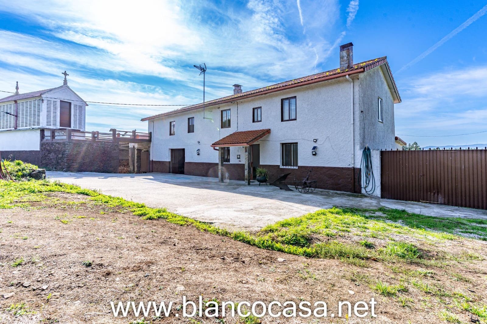 7 slaapkamer Finca/Landhuis te koop in Carballo met garage - € 299.900 (Ref: 9383378)
