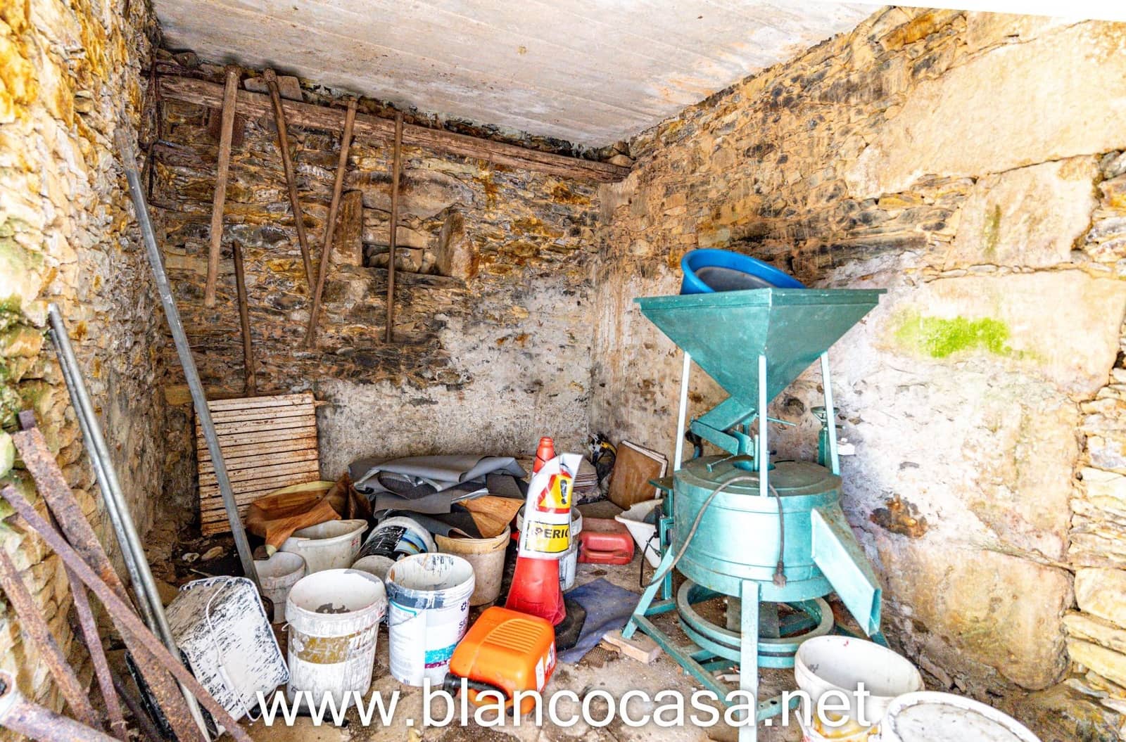 7 slaapkamer Finca/Landhuis te koop in Carballo met garage - € 299.900 (Ref: 9383378)