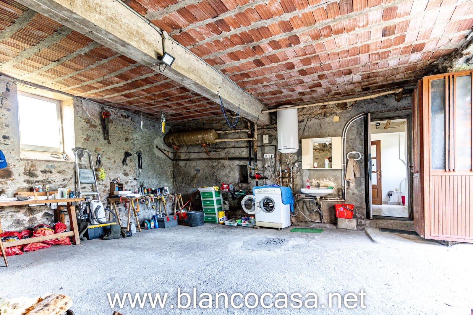 7 slaapkamer Finca/Landhuis te koop in Carballo met garage - € 299.900 (Ref: 9383378)