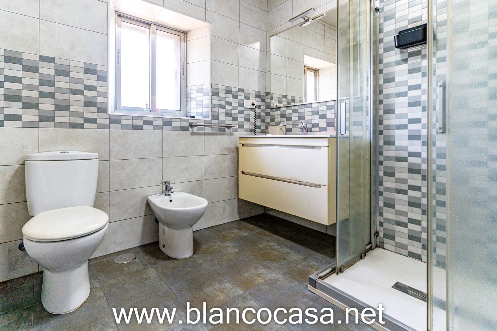 7 slaapkamer Finca/Landhuis te koop in Carballo met garage - € 299.900 (Ref: 9383378)